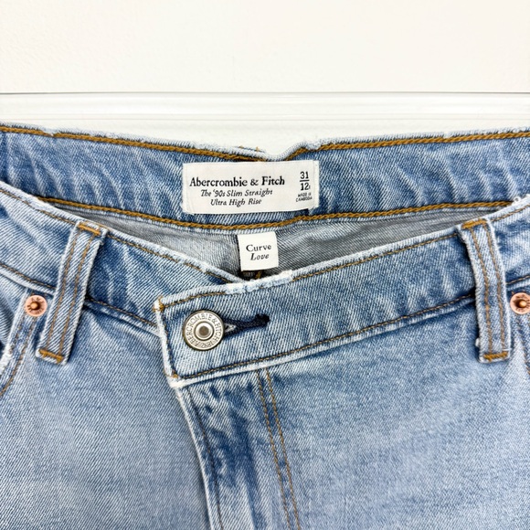 Abercrombie & Fitch Ultra High Rise 90s Straight Jean Criss Cross Waistband - Picture 3 of 5